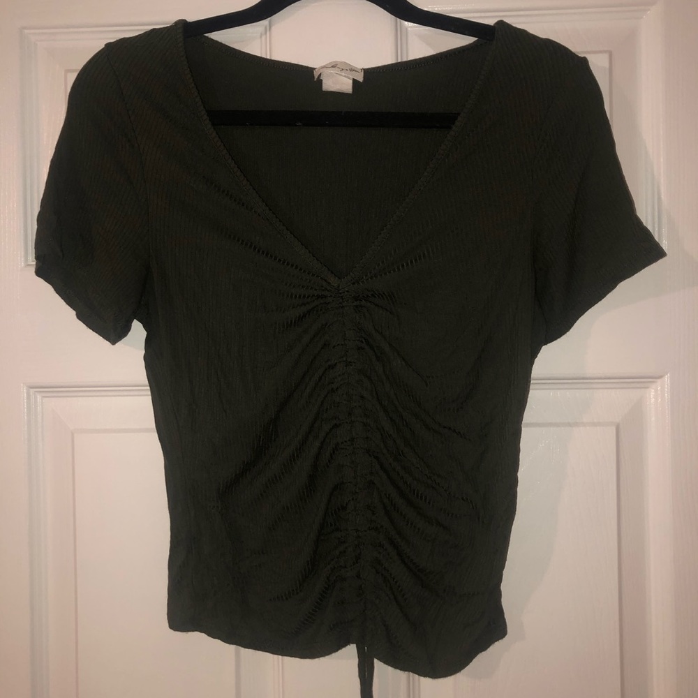 T-shirt that can be converted to crop